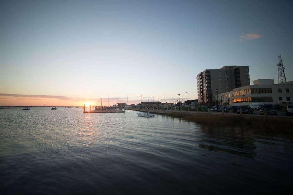Bask Hotel At Big Rock Landing Морхед-Сити Экстерьер фото