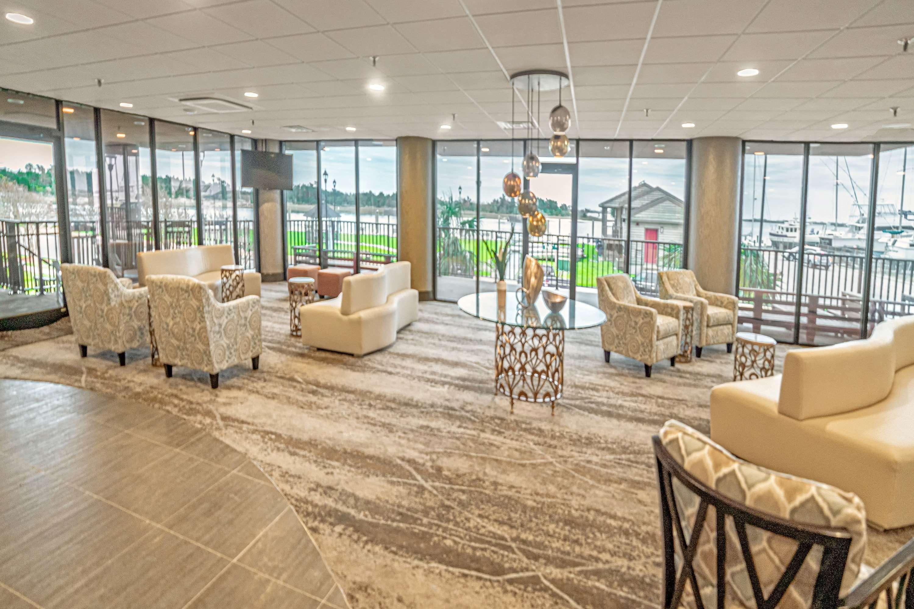 Bask Hotel At Big Rock Landing Морхед-Сити Экстерьер фото