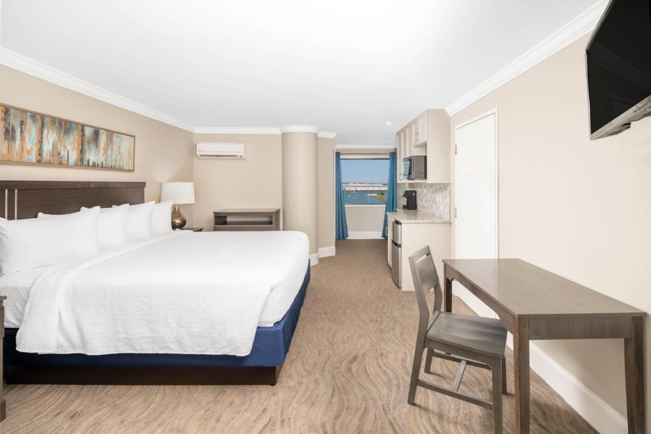 Bask Hotel At Big Rock Landing Морхед-Сити Экстерьер фото